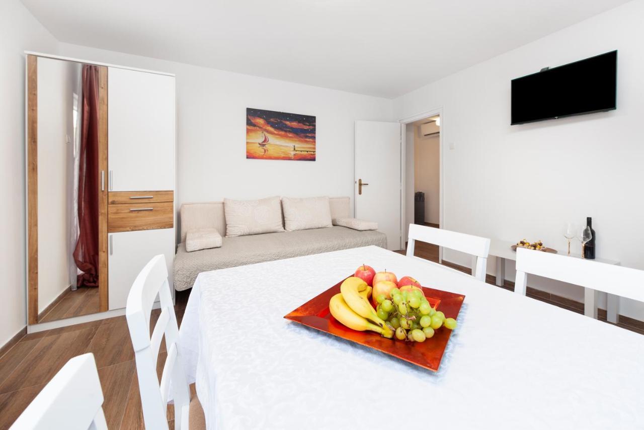 Apartment Sissy Rovigno Esterno foto