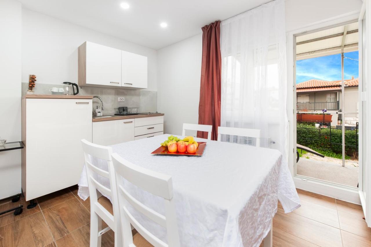 Apartment Sissy Rovigno Esterno foto